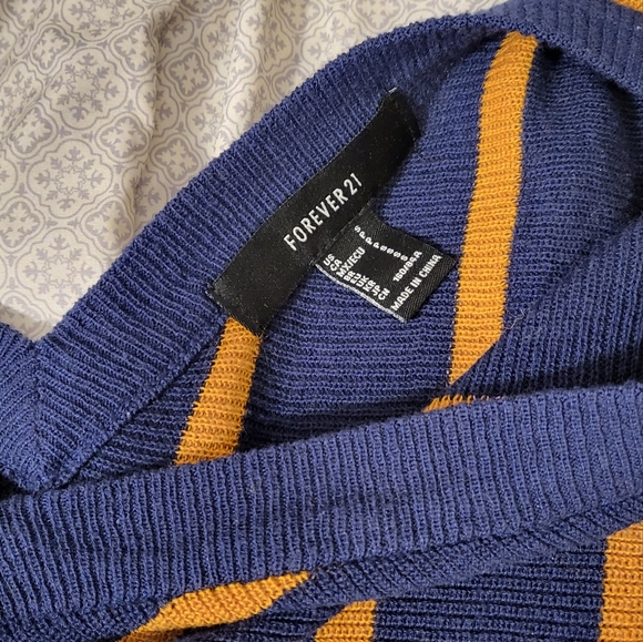 Navy v-neck sweater - Picture 8 of 8